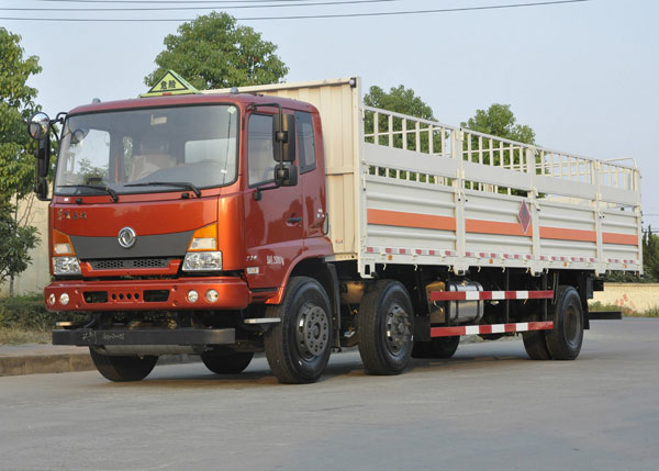 東風(fēng)嘉運(yùn)9.6米15.7噸氣瓶運(yùn)輸車